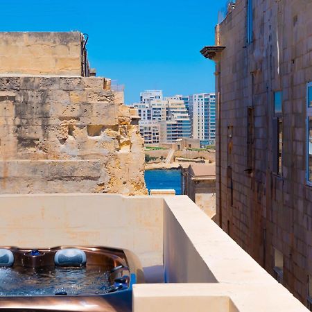 Exquisite 3-Bedroom Duplex Penthouse With Jacuzzi In Valletta Centre Extérieur photo