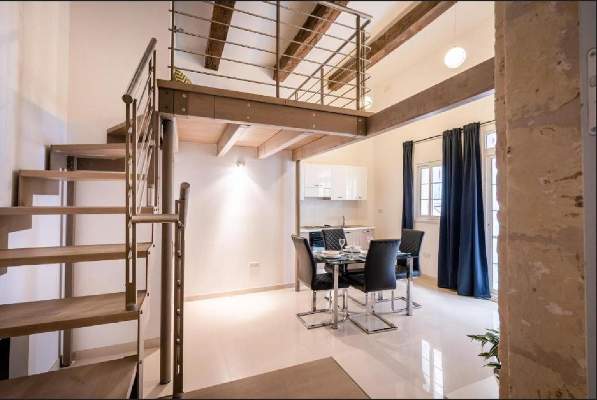 Exquisite 3-Bedroom Duplex Penthouse With Jacuzzi In Valletta Centre Extérieur photo