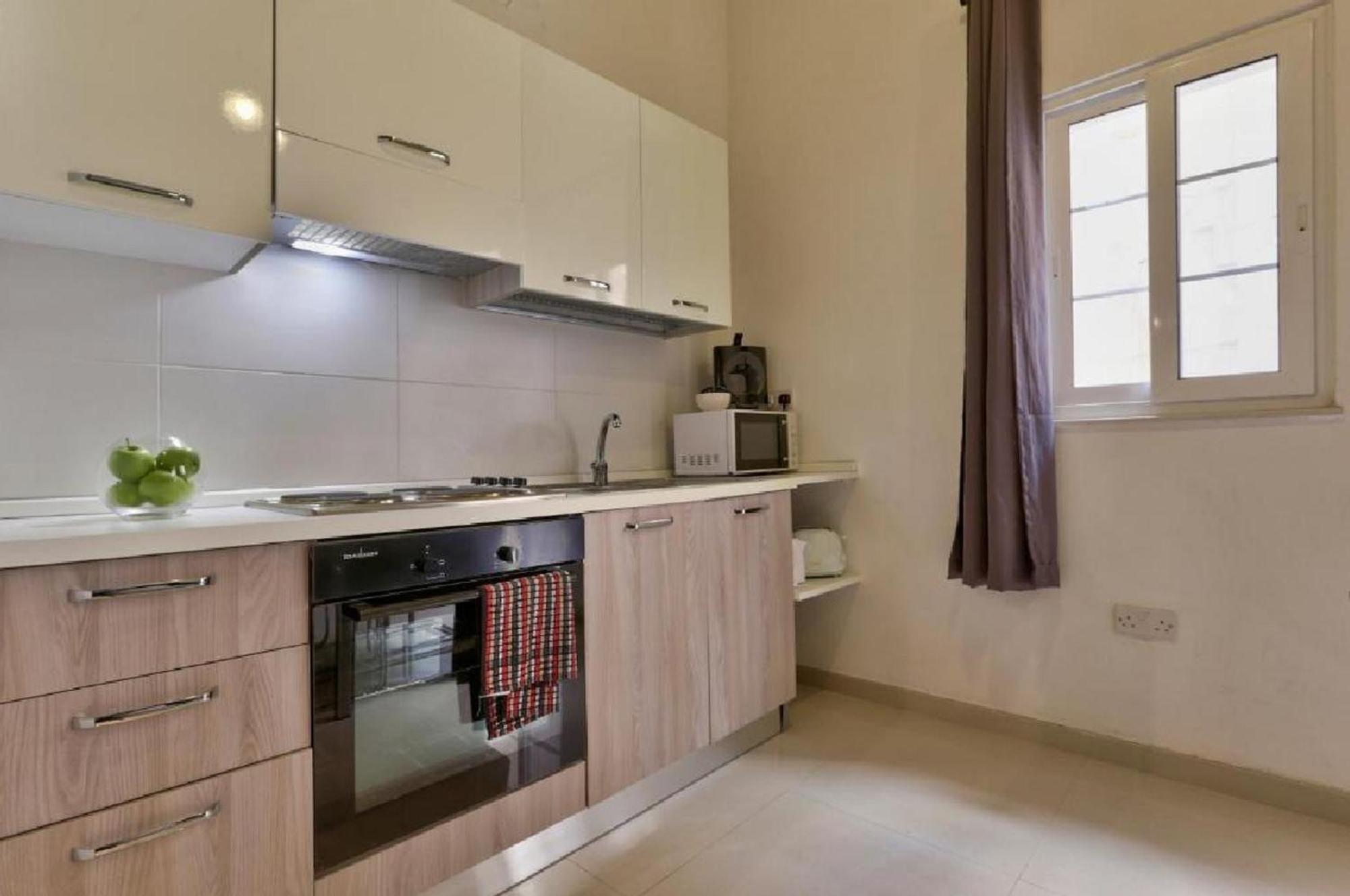 Exquisite 3-Bedroom Duplex Penthouse With Jacuzzi In Valletta Centre Extérieur photo