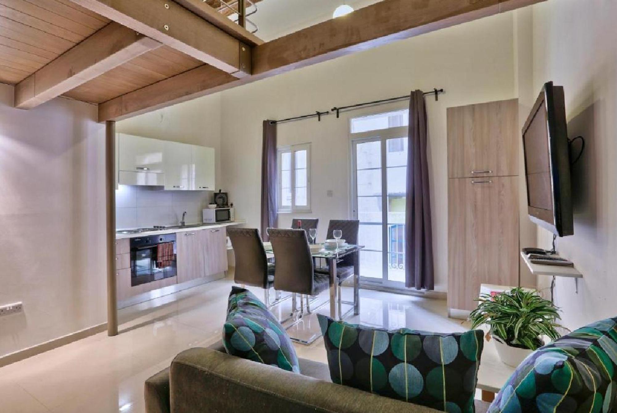 Exquisite 3-Bedroom Duplex Penthouse With Jacuzzi In Valletta Centre Extérieur photo