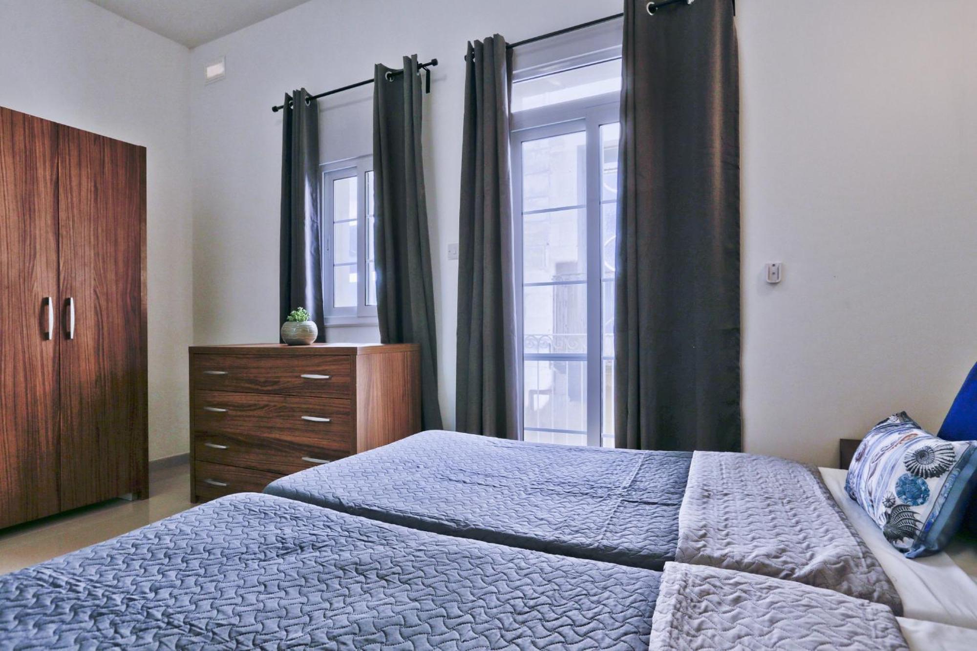 Exquisite 3-Bedroom Duplex Penthouse With Jacuzzi In Valletta Centre Extérieur photo