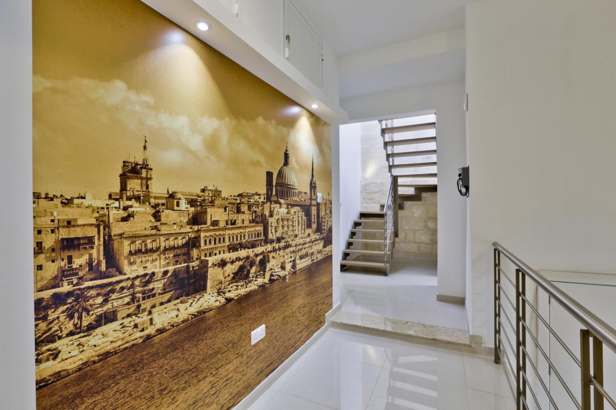 Exquisite 3-Bedroom Duplex Penthouse With Jacuzzi In Valletta Centre Extérieur photo