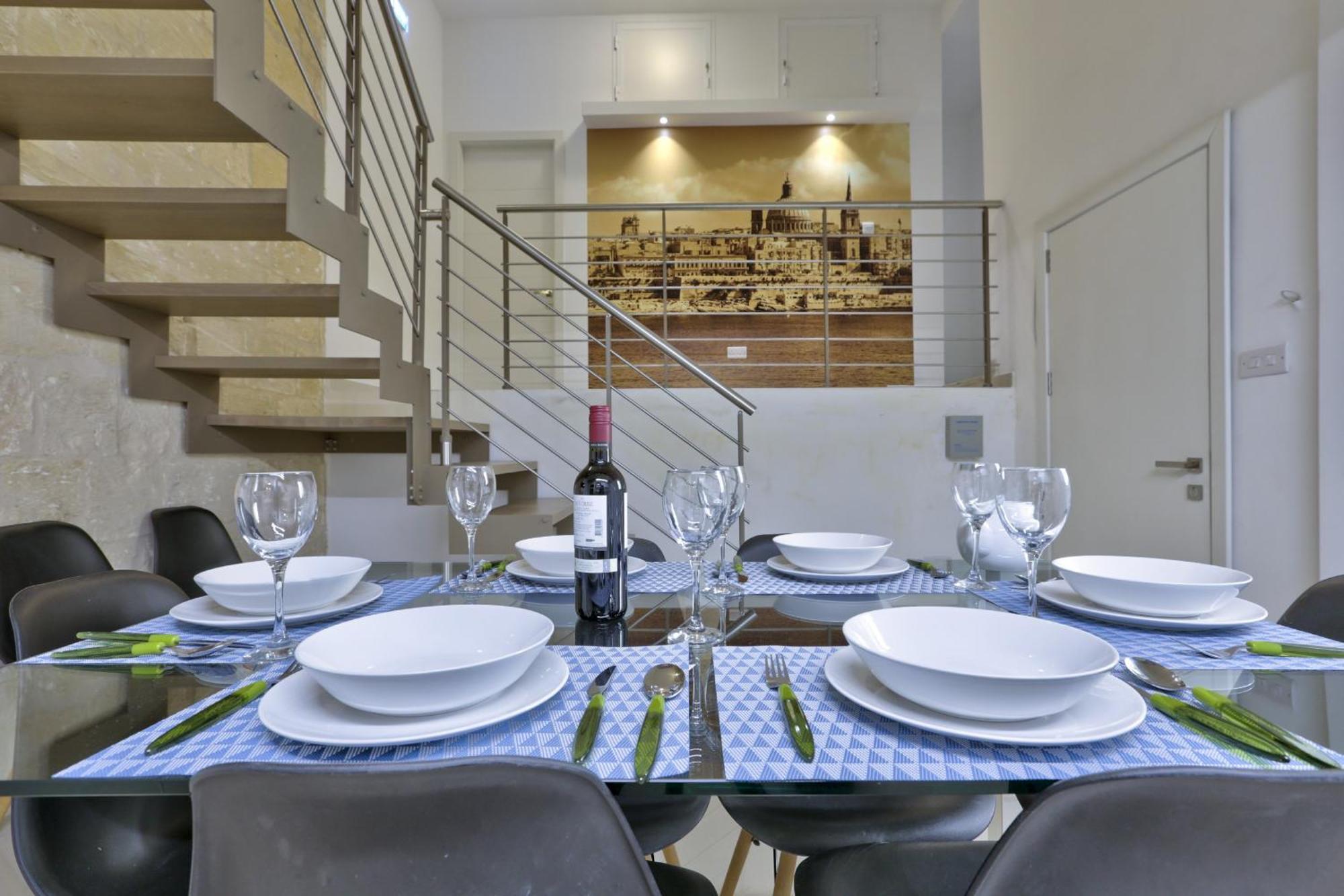 Exquisite 3-Bedroom Duplex Penthouse With Jacuzzi In Valletta Centre Extérieur photo