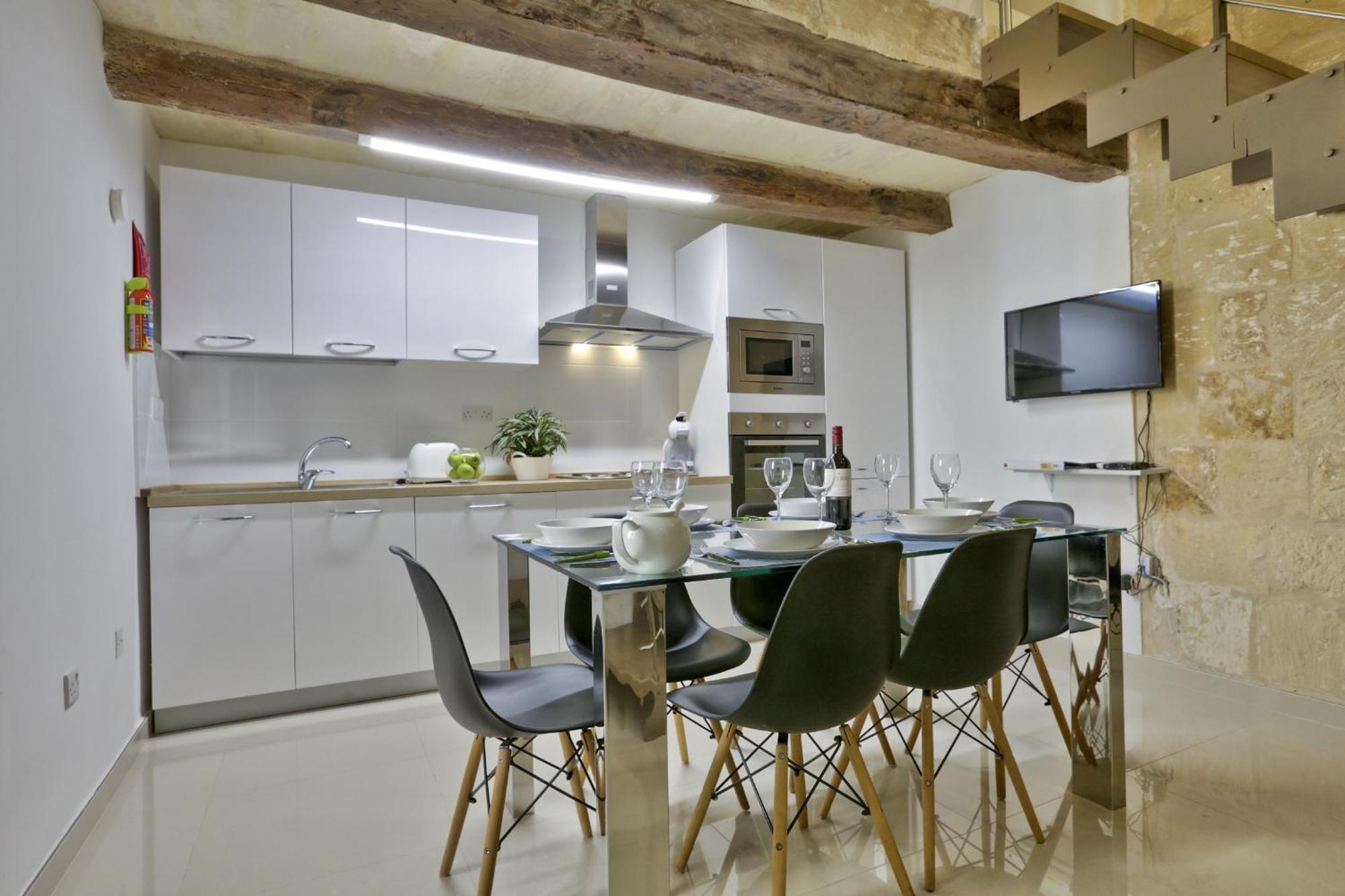 Exquisite 3-Bedroom Duplex Penthouse With Jacuzzi In Valletta Centre Extérieur photo