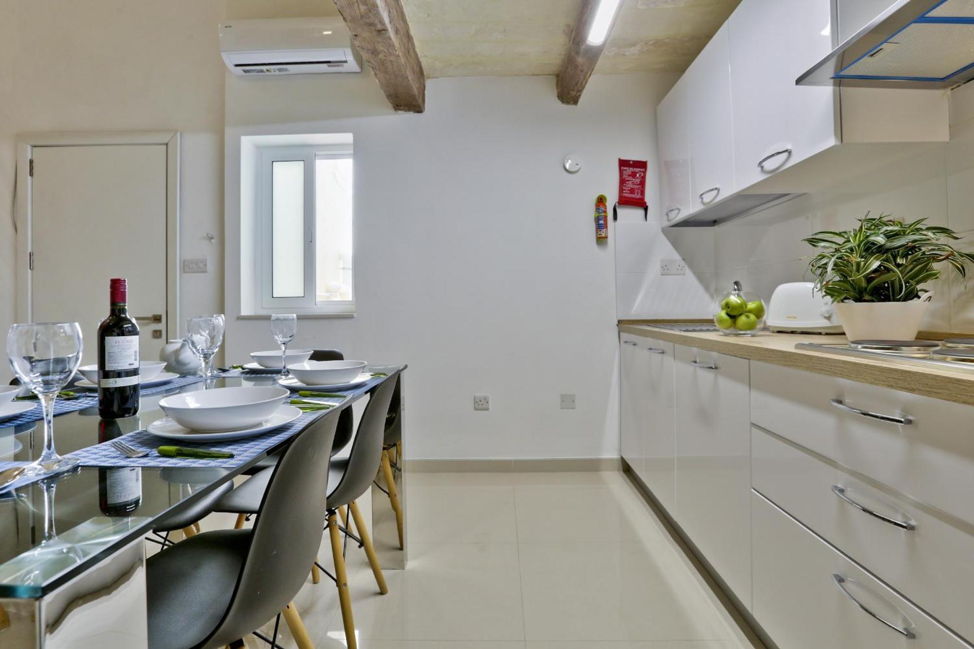 Exquisite 3-Bedroom Duplex Penthouse With Jacuzzi In Valletta Centre Extérieur photo