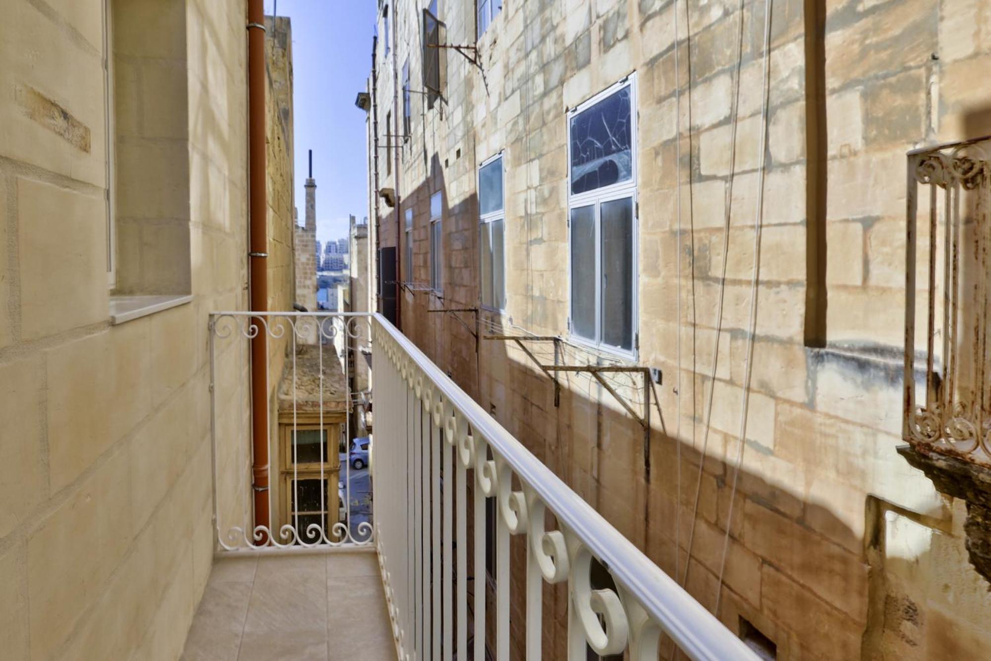 Exquisite 3-Bedroom Duplex Penthouse With Jacuzzi In Valletta Centre Extérieur photo