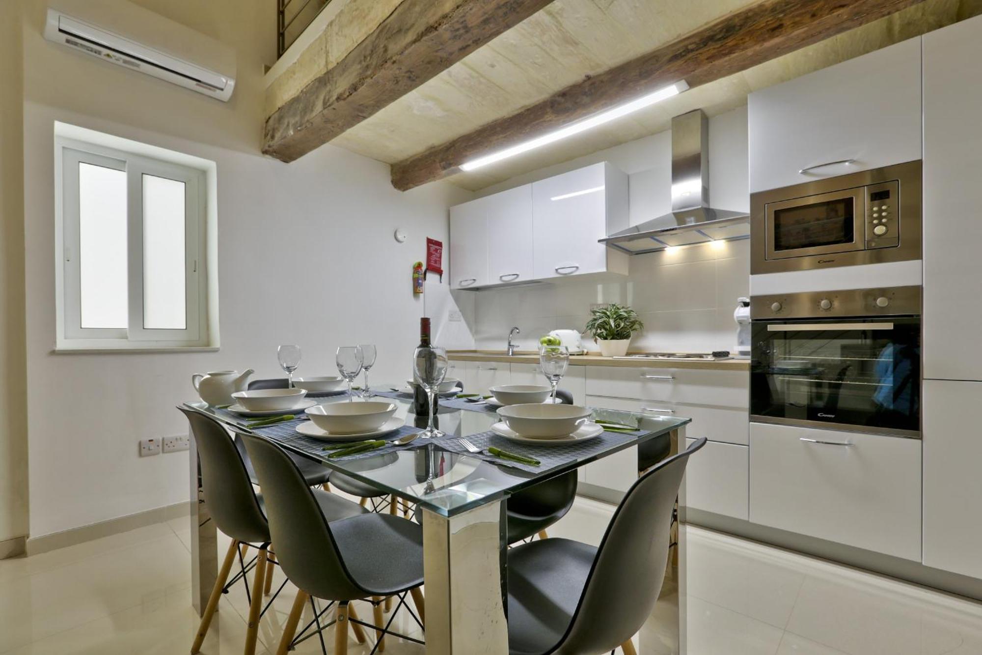 Exquisite 3-Bedroom Duplex Penthouse With Jacuzzi In Valletta Centre Extérieur photo