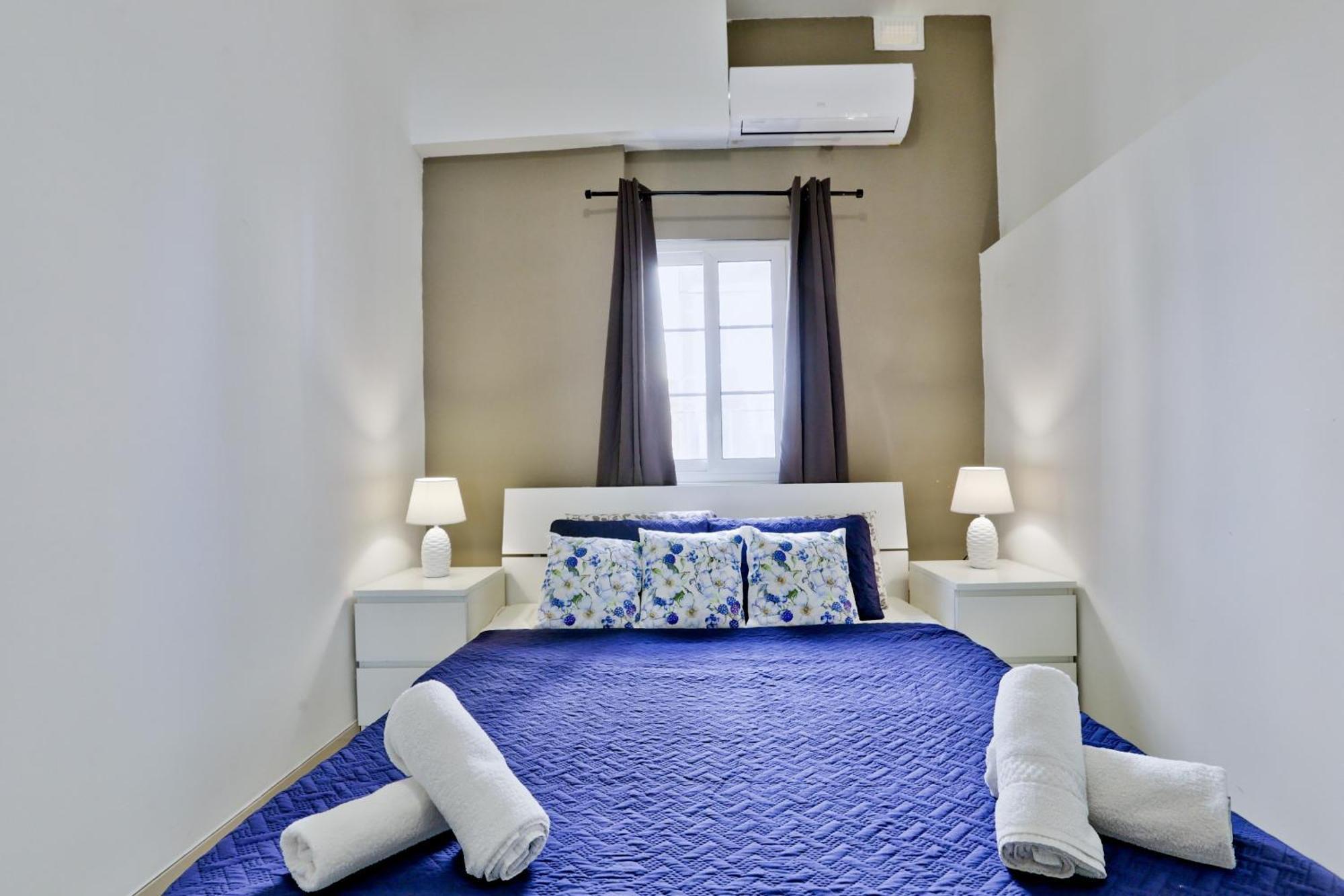 Exquisite 3-Bedroom Duplex Penthouse With Jacuzzi In Valletta Centre Extérieur photo