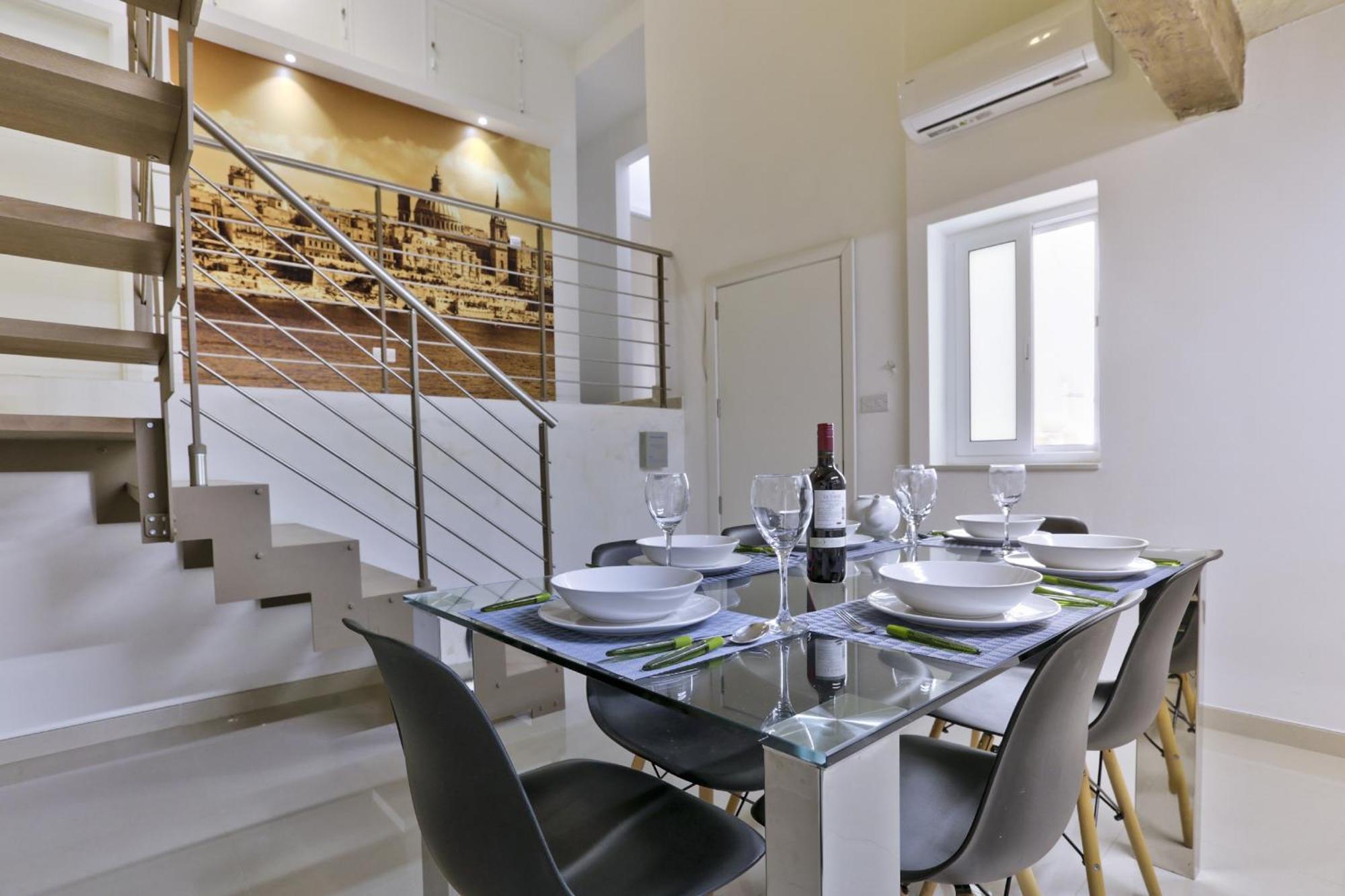 Exquisite 3-Bedroom Duplex Penthouse With Jacuzzi In Valletta Centre Extérieur photo