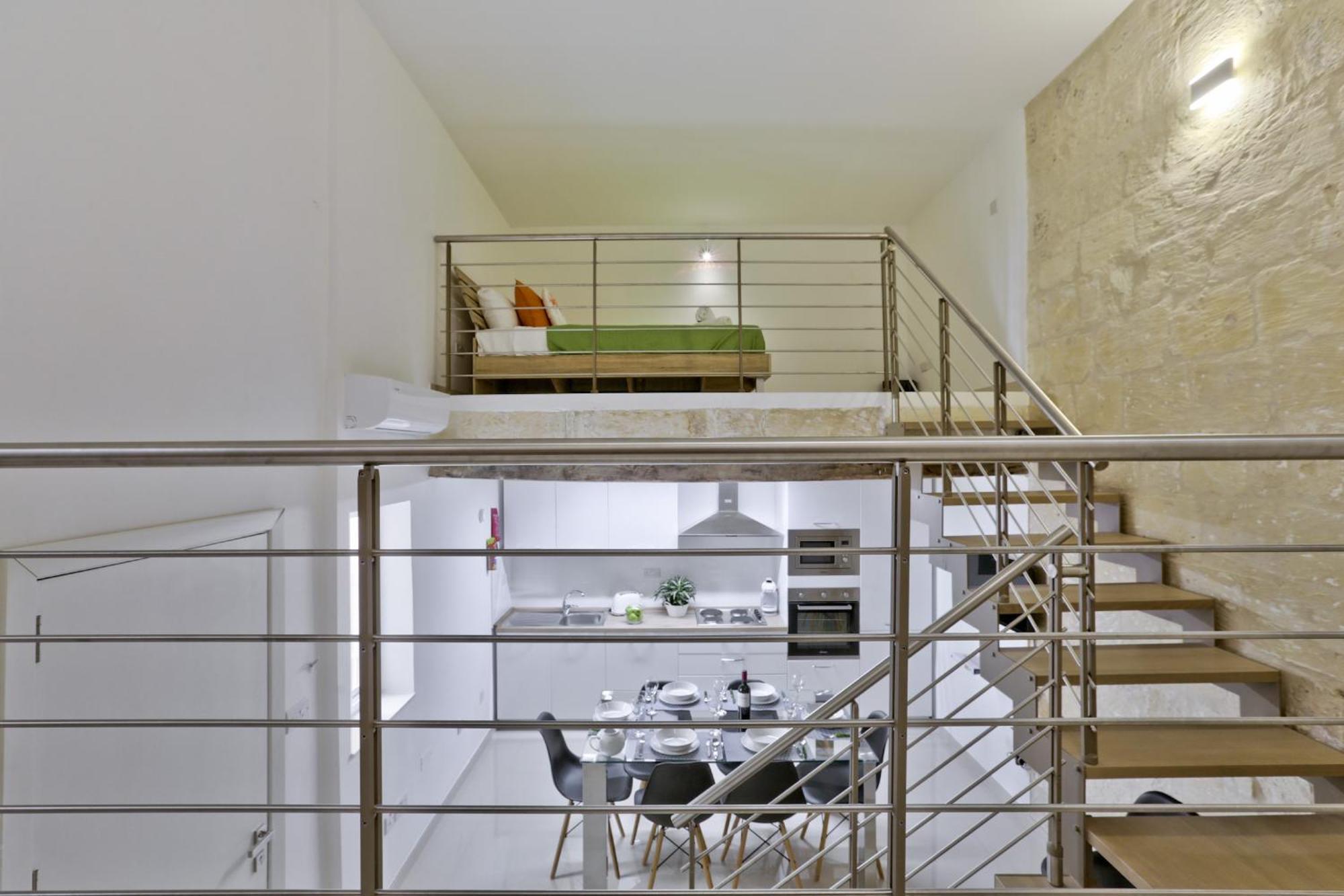 Exquisite 3-Bedroom Duplex Penthouse With Jacuzzi In Valletta Centre Extérieur photo