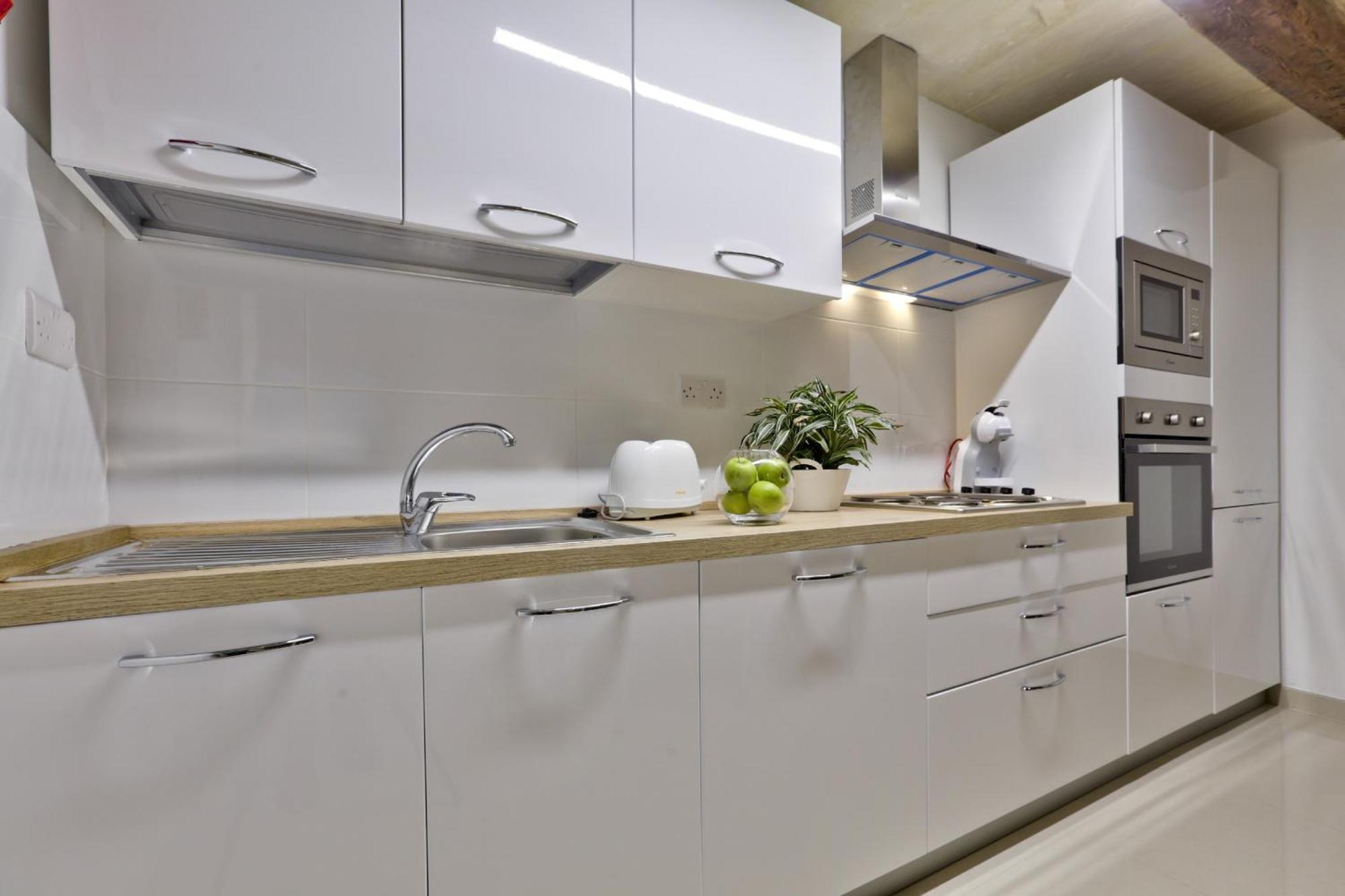 Exquisite 3-Bedroom Duplex Penthouse With Jacuzzi In Valletta Centre Extérieur photo