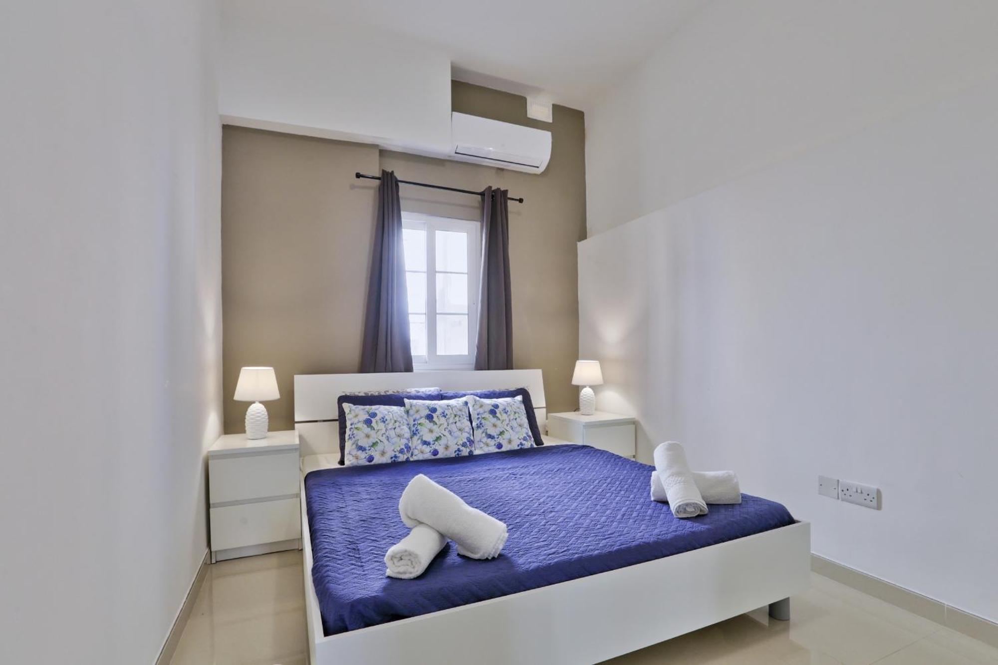 Exquisite 3-Bedroom Duplex Penthouse With Jacuzzi In Valletta Centre Extérieur photo