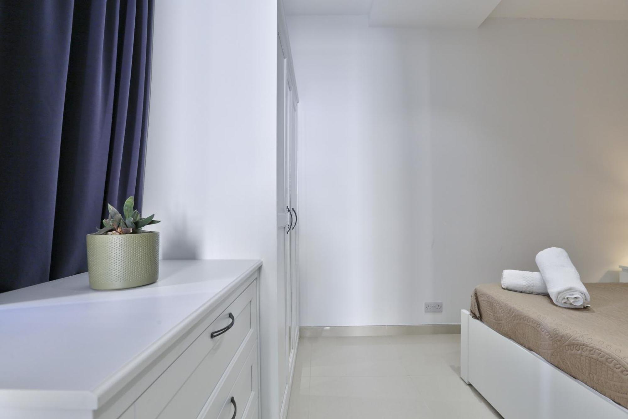 Exquisite 3-Bedroom Duplex Penthouse With Jacuzzi In Valletta Centre Extérieur photo